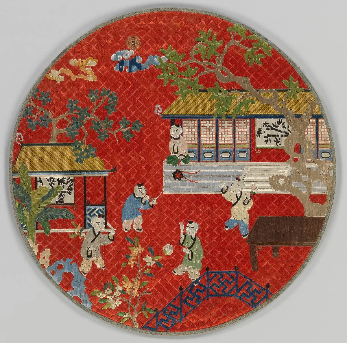 清 刺繡嬰戯圖鏡囊|Mirror case with boys at play — Unknown