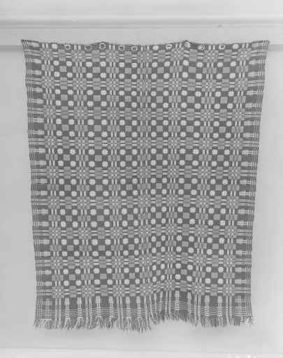 Coverlet, Four Snowballs pattern with Pine-tree border