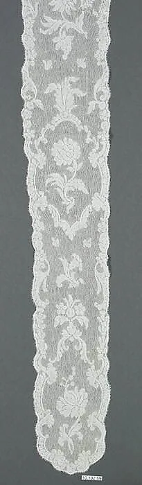 Pieced cap border with tabs — Unknown