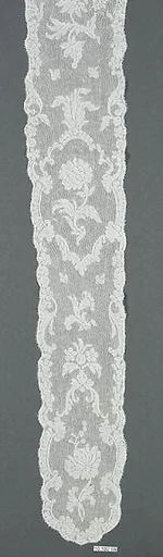 Pieced cap border with tabs