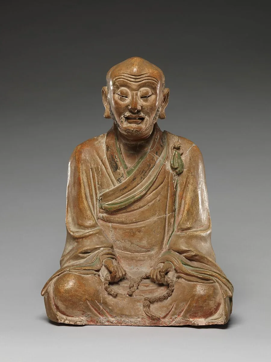 晚明/清初 彩繪陶塑羅漢|Seated luohan holding a rosary — Unknown