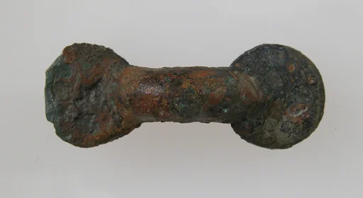 Equal-Arm Brooch