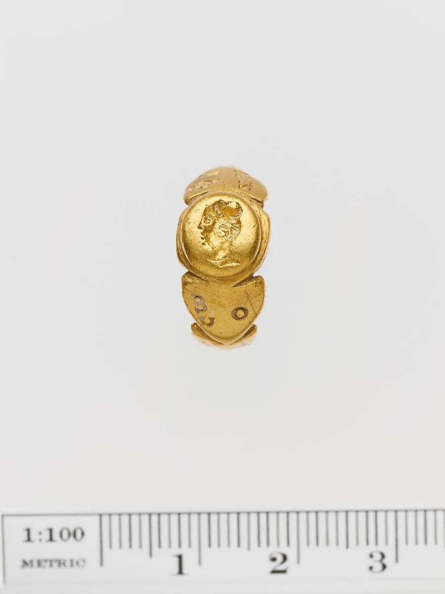 Gold ring — Unknown