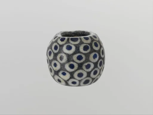 Glass eye bead