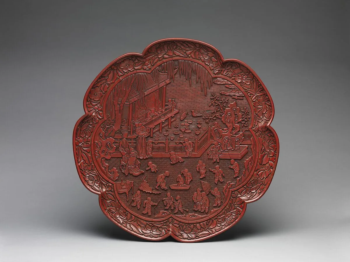元 剔紅仕女嬰戲圖漆盤|Tray with women and boys on a garden terrace — Unknown