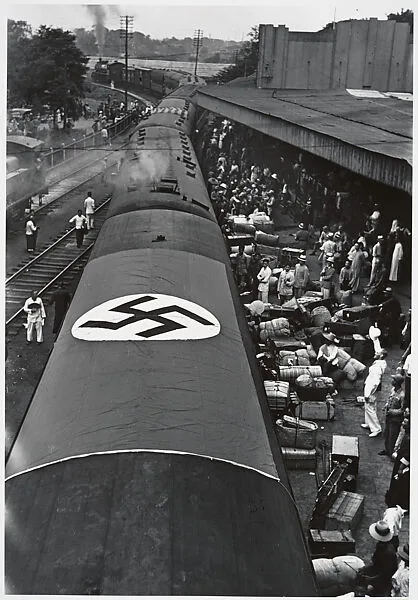 Departure of Chaing Kai-shek's German military advisors. Hankow, July 5 — Robert Capa