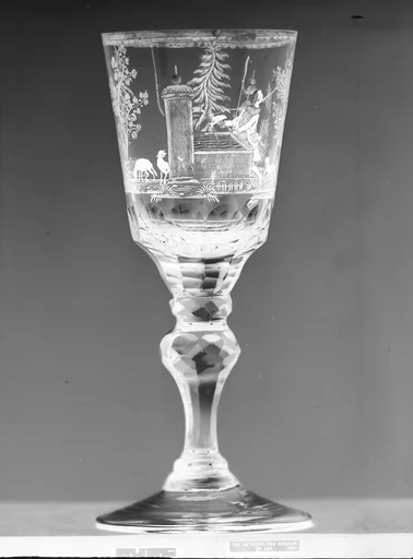 Standing cup