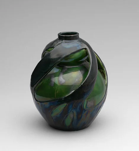 Vase with black whiplash handles