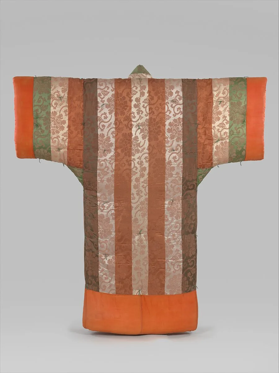 白綸子地牡丹縞模様夜着|Kimono-shaped Comforter (Yogi) with Peonies and Stripes — Unknown