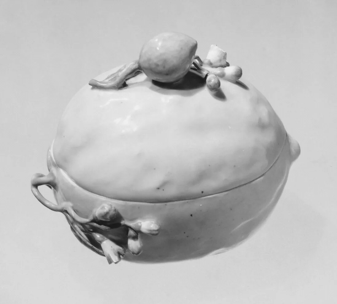 Box in the form of a lemon — Meissen Manufactory
