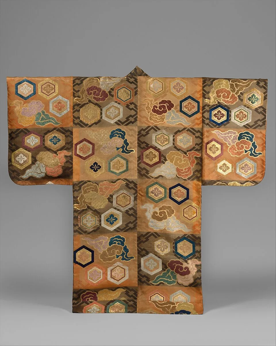 紅茶段松皮菱繋花菱亀甲蜘蛛模様厚板|Noh Costume (Atsuita) with Clouds and Hexagons — Unknown