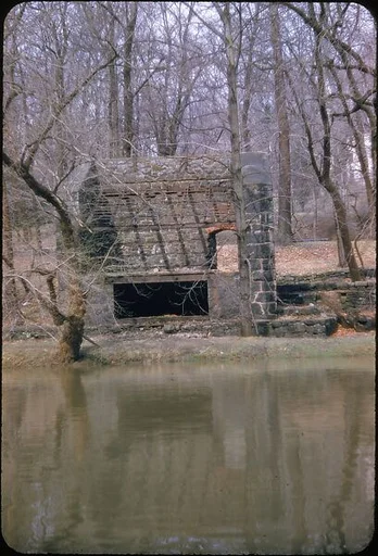 [92 Studies and Views of Mills, Fortune Article "The Stones of Dupont"]