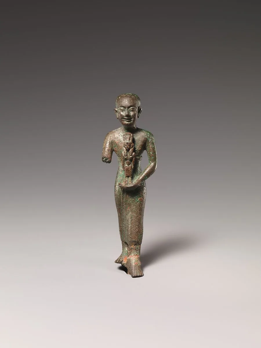 Standing man holding statuette of Nebethetepet or Nehemetaui — Unknown