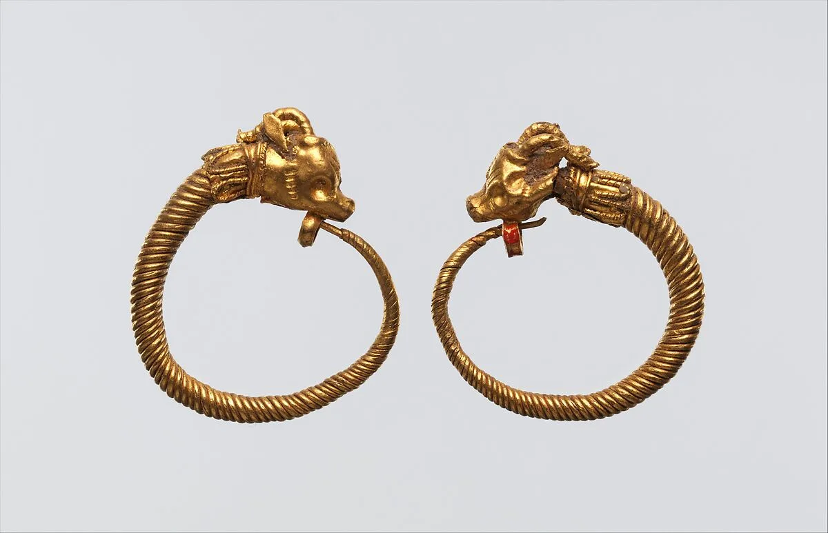 Earrings with ibex head terminal — Unknown
