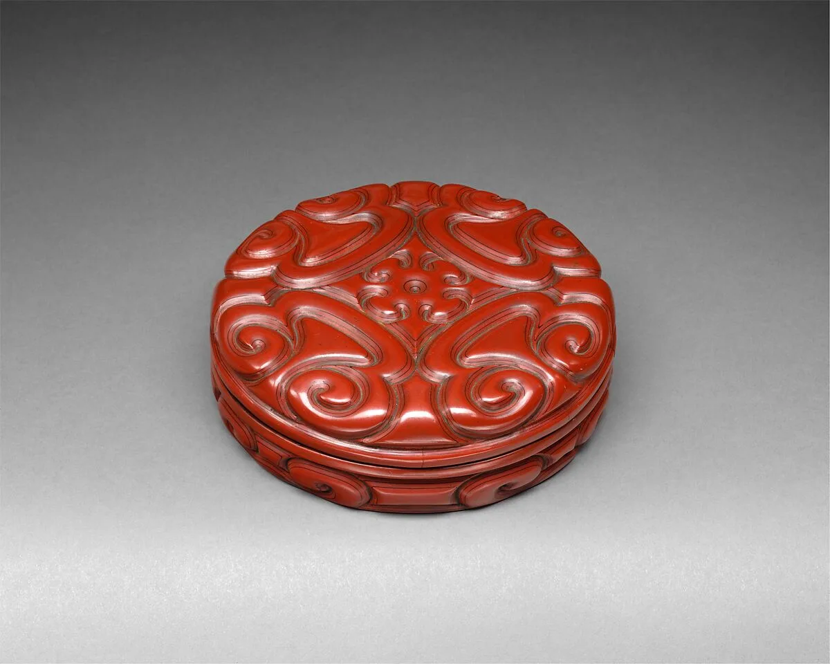 元 朱面剔犀劍環紋漆盒|Box with pommel scroll — Unknown