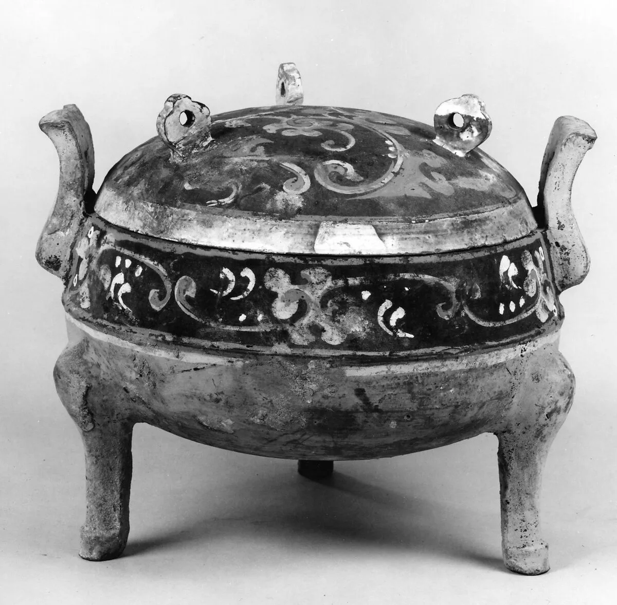 西漢 彩繪雲氣紋陶鼎|Tripod Cauldron (Ding) — Unknown