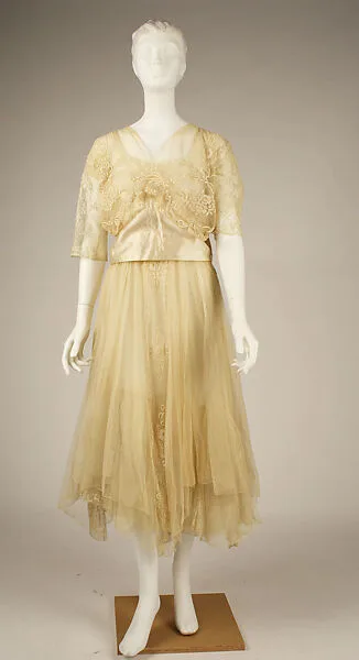 Evening dress — Unknown