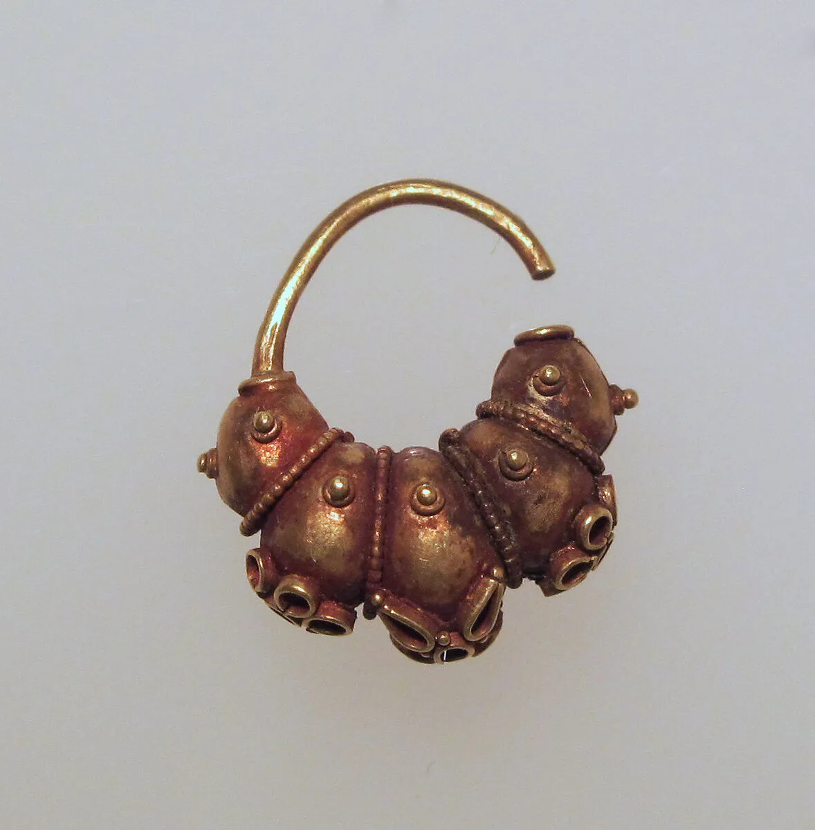 Electrum earring with lobes and rosettes — Unknown