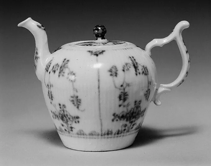 Teapot — Kloster-Veilsdorf Porcelain Manufactory