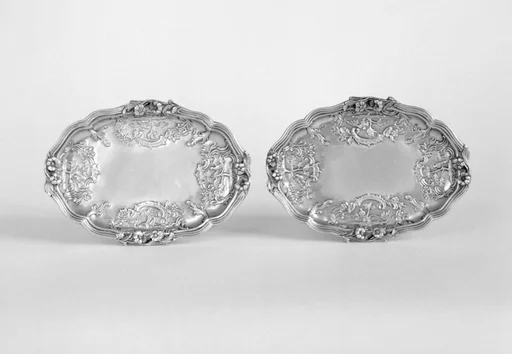 Small tray (one of a pair)
