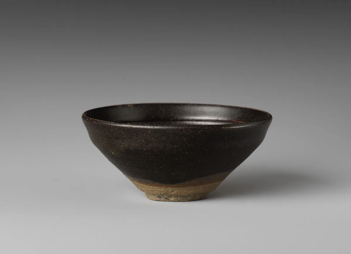 南宋/元 吉州窯黑地白花月影梅紋茶盞|Tea bowl with plum decoration — Unknown