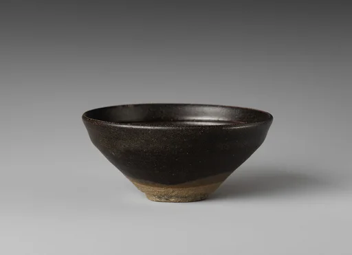 南宋/元 吉州窯黑地白花月影梅紋茶盞|Tea bowl with plum decoration