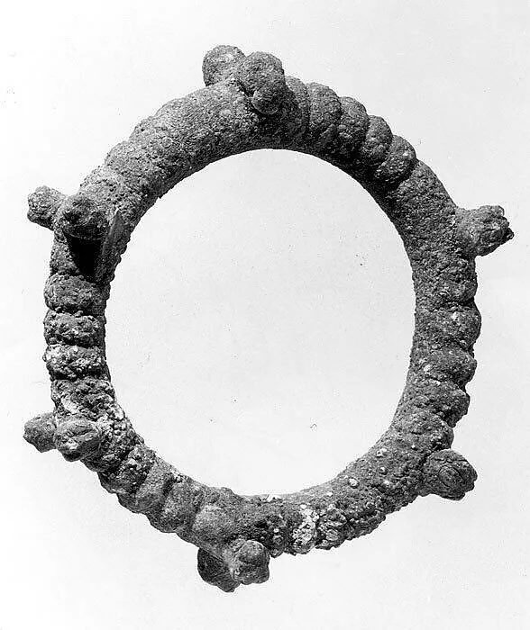 Bracelet with lion's-head terminals — Unknown