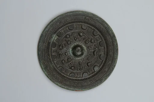 東漢至六朝  神僊異獣紋銅鏡|Mirror with deities and mythical creatures