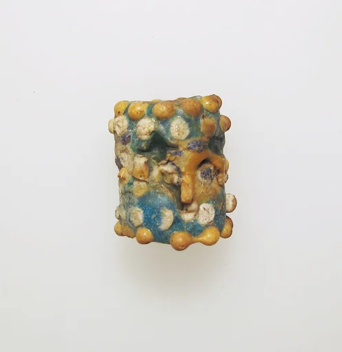 Glass face bead