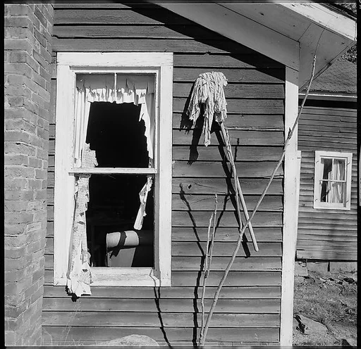 [12 Details of Clapboard House]
