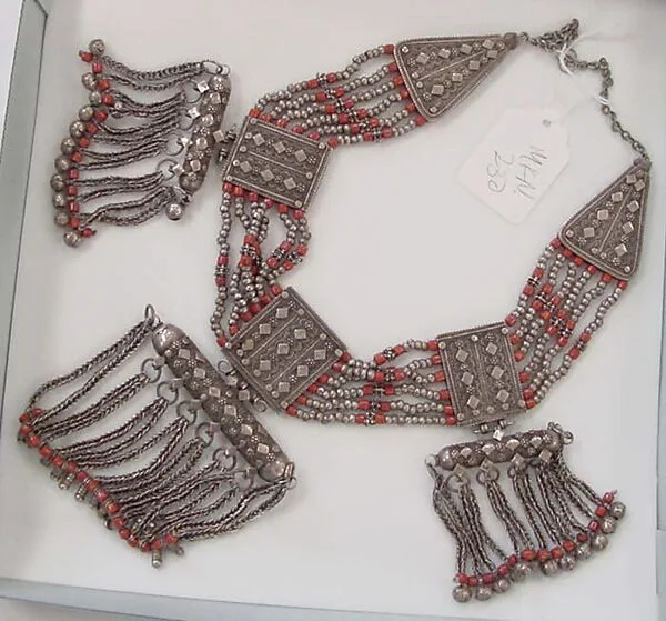 Necklace — Unknown
