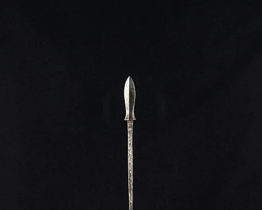Arrowhead (<i>Yanone</i>)