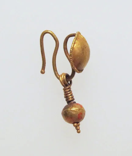 Gold earring with disc and pendant