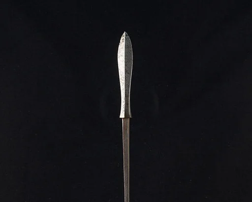 Arrowhead (<i>Yanone</i>)