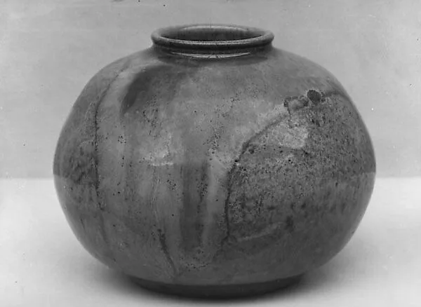 Vase — Lea Henny Halpern
