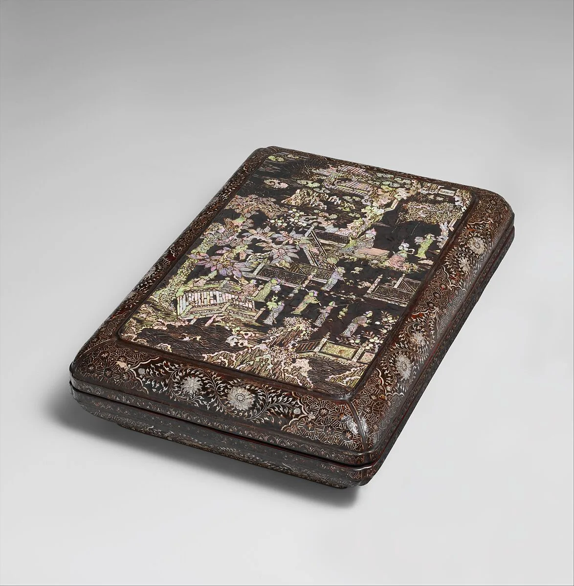 元末明初 黑漆嵌螺鈿 “桃源洞” 圖方盒|Box with “peach-blossom grotto” — Unknown