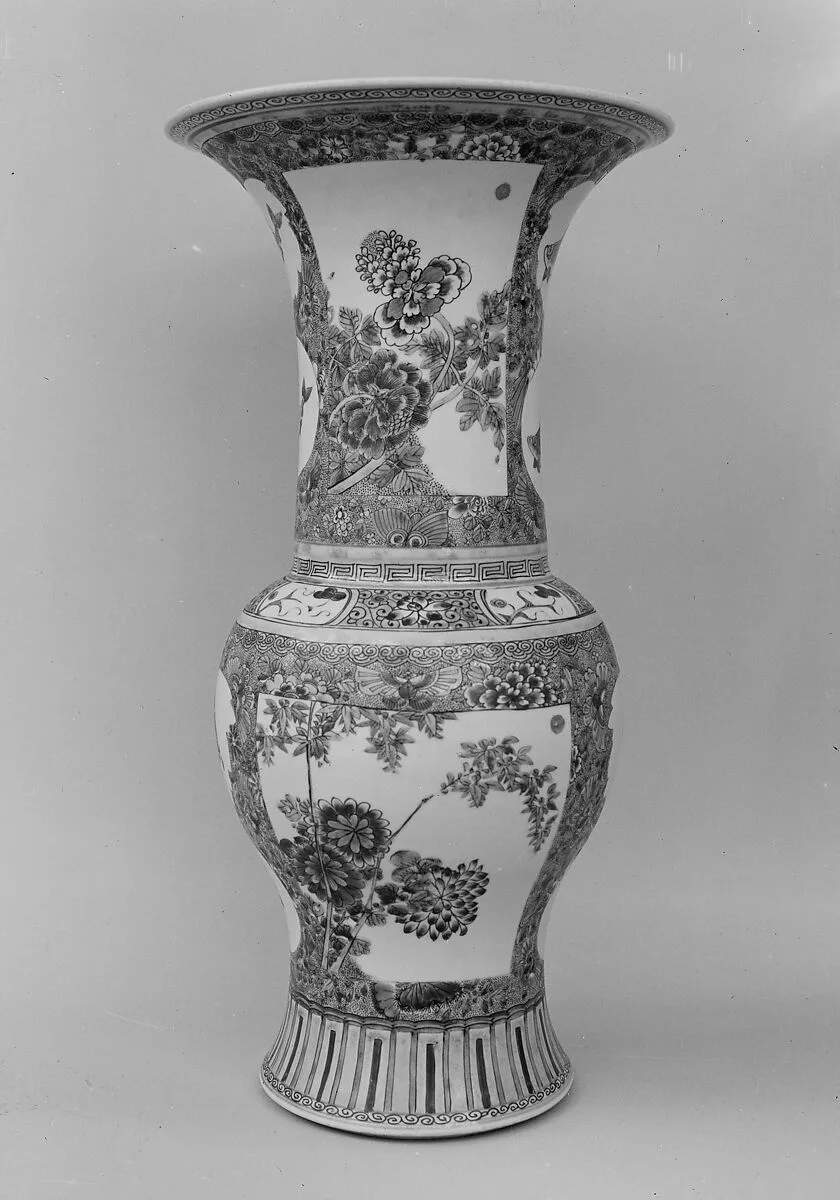 清康熙 景德鎮窯五彩花卉紋瓶|Vase decorated with flowers — Unknown