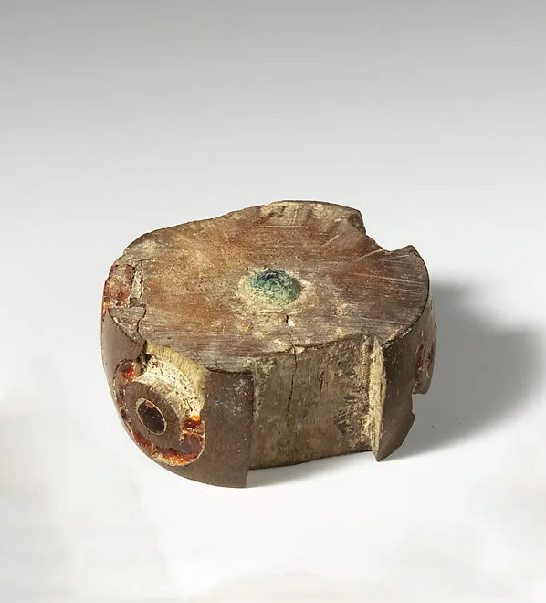 Bone and amber segment from a fibula (safety pin) — Unknown