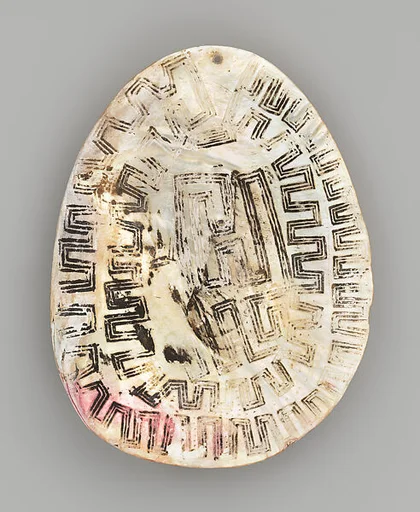 Engraved pearl shell