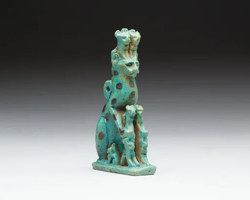 Cat with kittens amulet