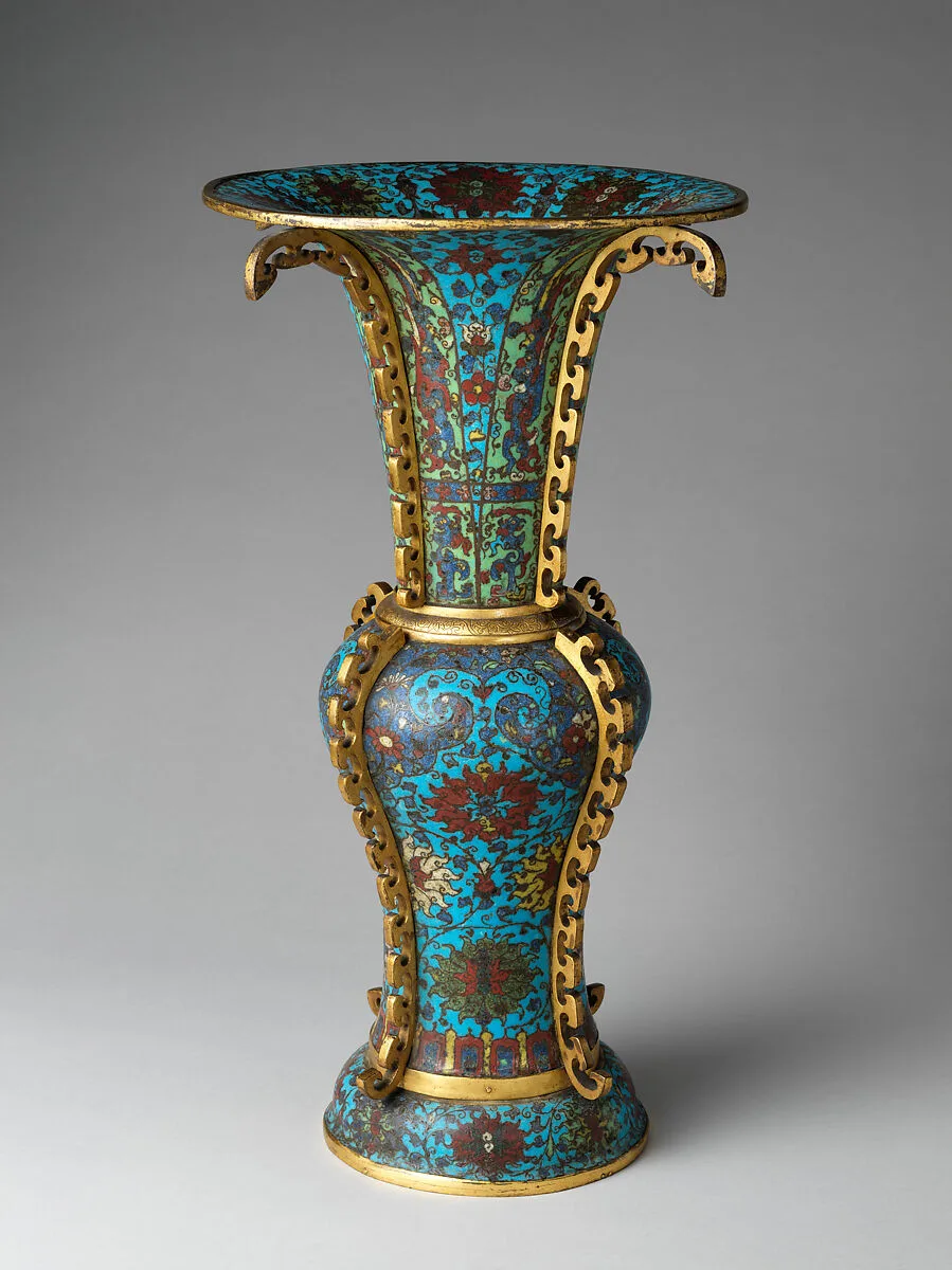晚明清初 掐絲瑯琅仿古觚式瓶|Vase in the form of an archaic wine vessel (gu) — Unknown