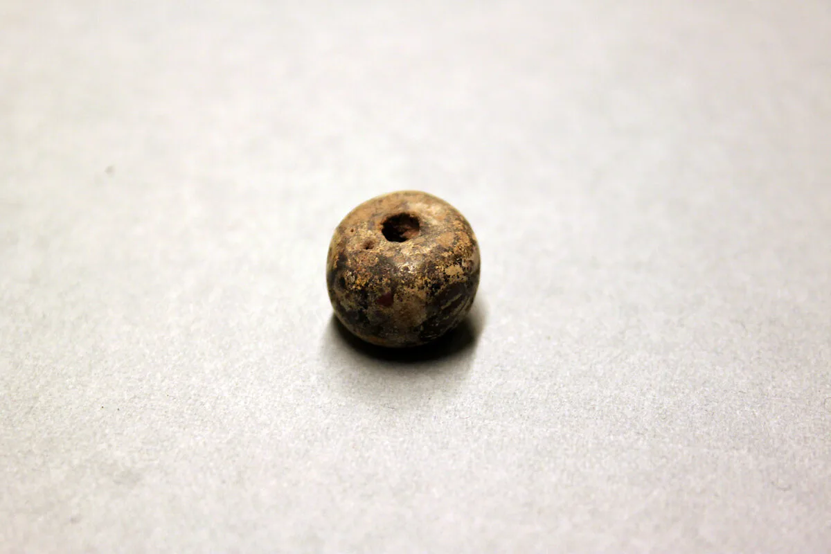 Bead — Unknown