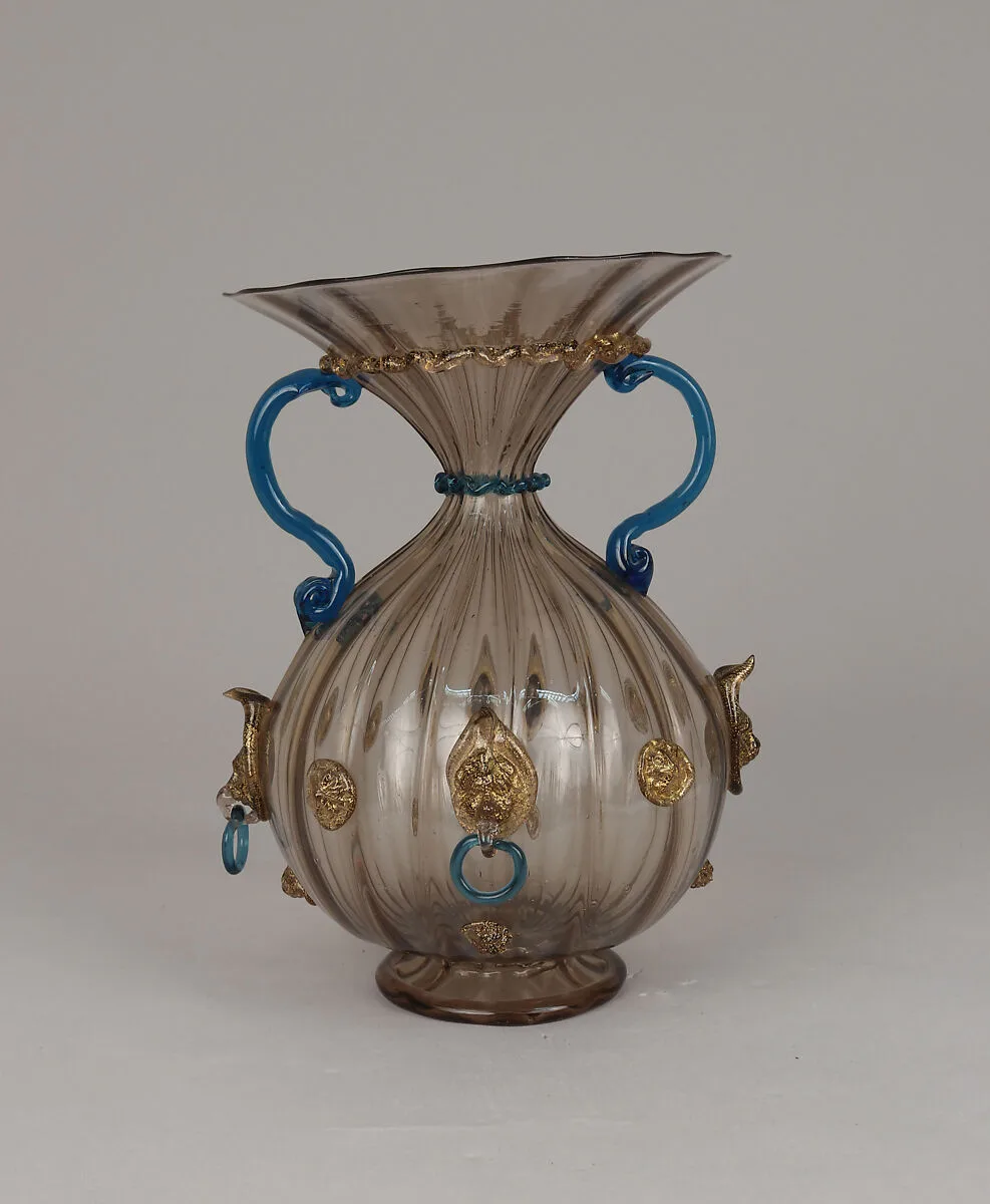 Ribbed and fluted vase with lion masks — Unknown