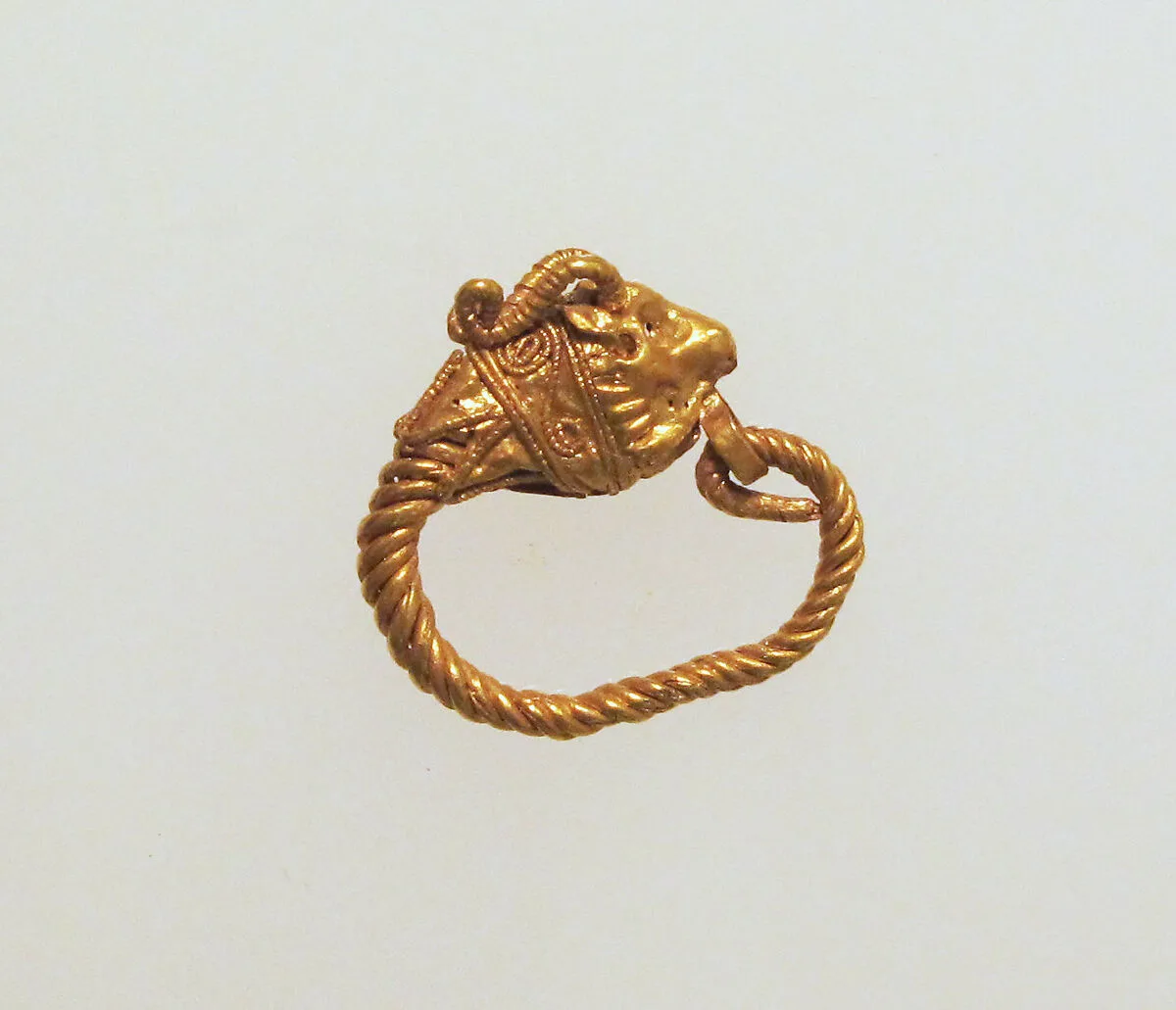 Gold earring with head of a goat — Unknown