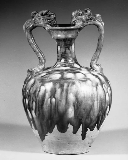唐 三彩陶雙龍耳壶|Amphora with dragon-shaped handles