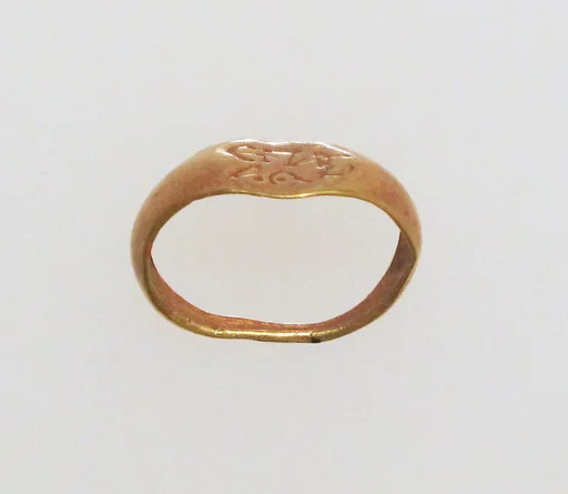 Gold ring with inscribed bezel