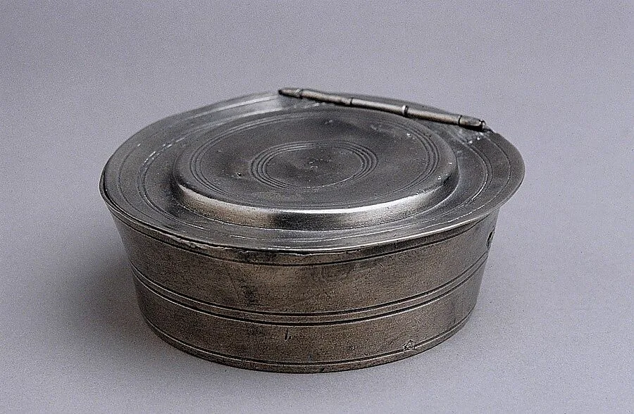 Soap dish — Ashbil Griswold