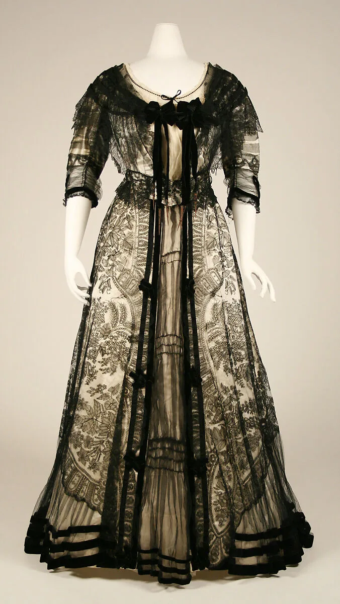 Dinner dress — Unknown