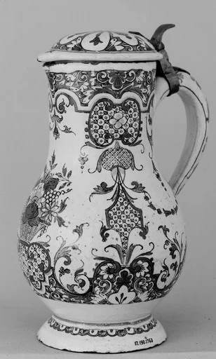 Hot water jug