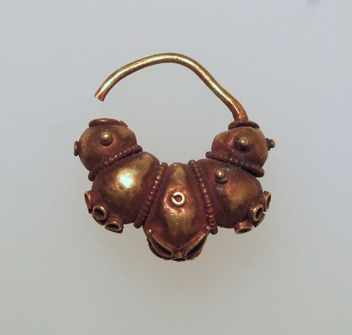 Electrum earring with lobes and rosettes — Unknown